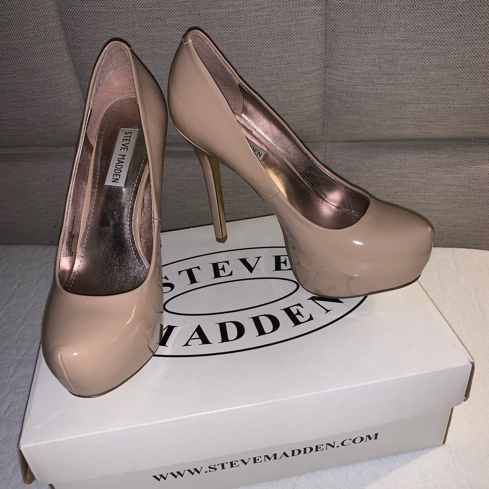 Steven Madden Nude Pumps